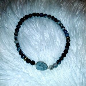 Necklace stone gray beaded